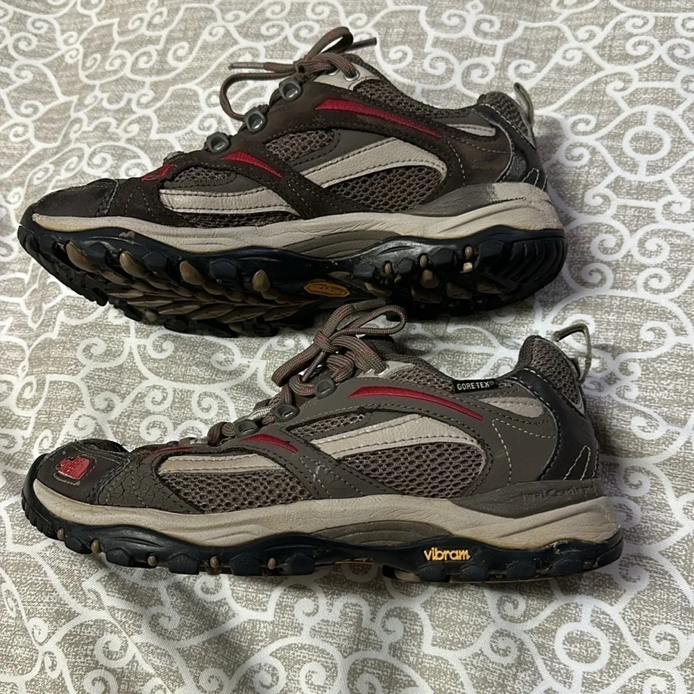 WOMENS sz 7.5 north face shoes gore-tex